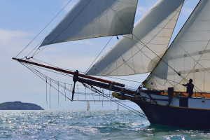 Navigation de La Recouvrance sur la rade de Brest.